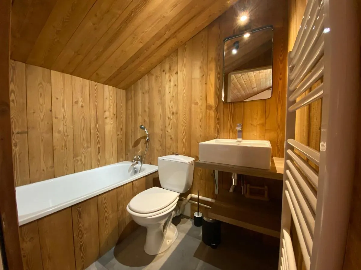 Chalet 6 Chambres Avec Jacuzzi Et Parking, La Tania - Fr-1-513-72